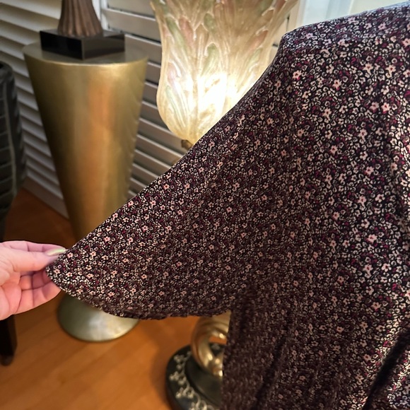 Plus size floral blouse - Picture 2 of 5